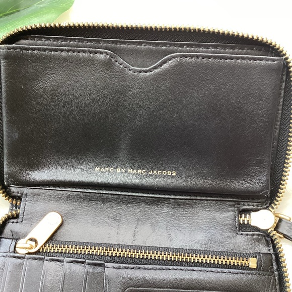 Marc Jacobs Q Wingman Wallet Black Pebble Leather Wristlet - Picture 9 of 10